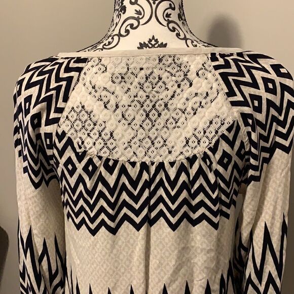 Cato Women’s 3/4 Sleeve Blouse Size Small - Picture 3 of 3